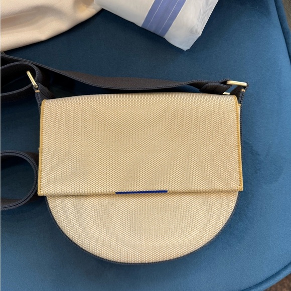 Rothy’s Beige & Navy Crossbody Bag – NWOT w/ Dust Bag + Laundry Bag - Picture 2 of 4